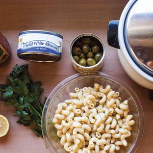 Photo of the ingredients used to prepare Tuna Pasta Marinara