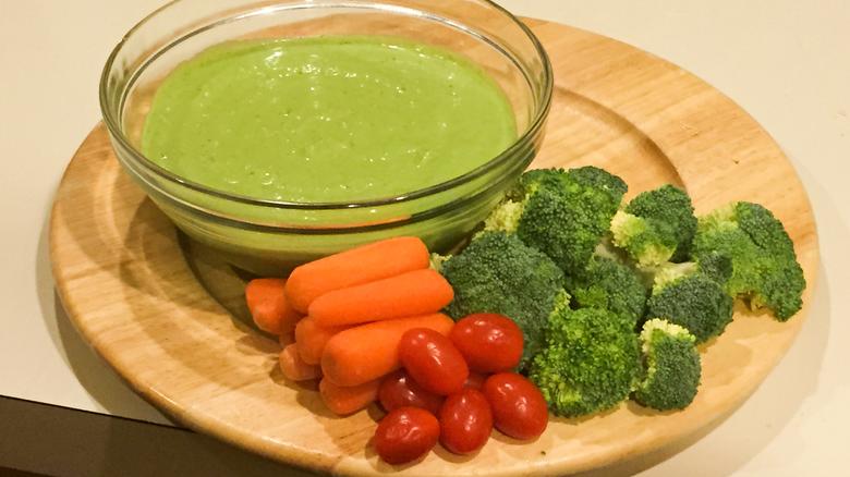 Dunkin Dip with broccoli, carrots and tomatoes