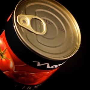 Photo of the end of a canned good, showing an expiration date