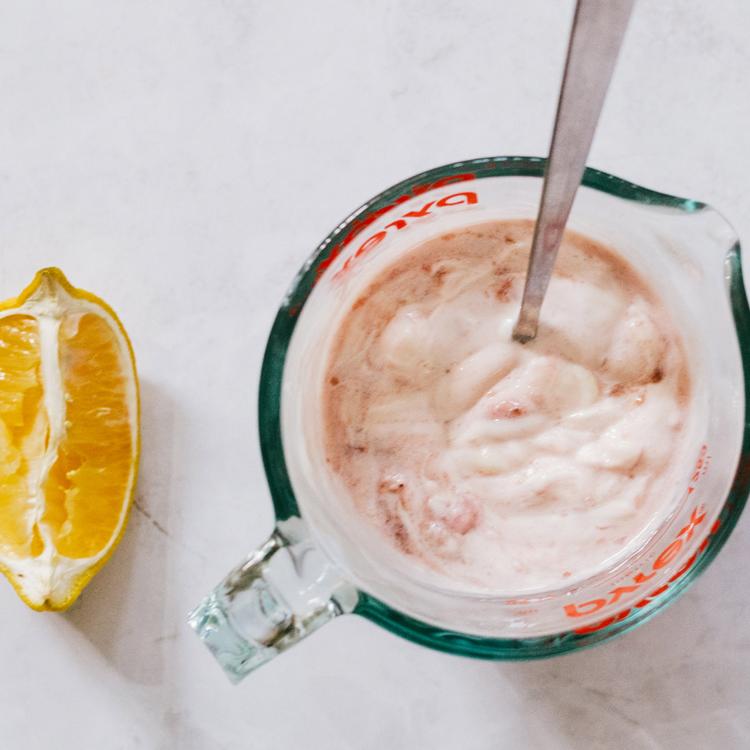A bowl of yogurt and lemon