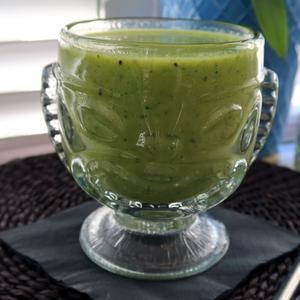Photo of a glass of prepared green alligator smoothie
