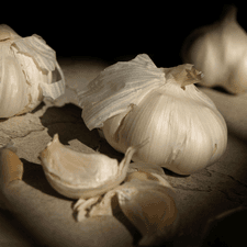 Photo of several heads of garlic